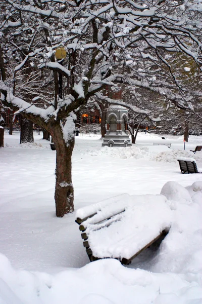 Stock imagen de un invierno nevando en Boston, Massachusetts, EE.UU. — Foto de Stock