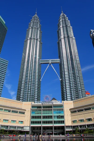 マレーシア、クアラルンプールのペトロナス ツイン タワー — ストック写真