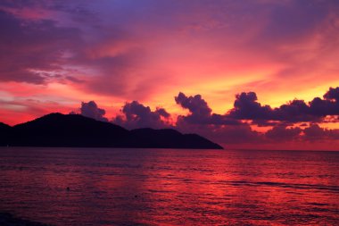 Penang, Malaysi gün batımında dramatik deniz manzarası