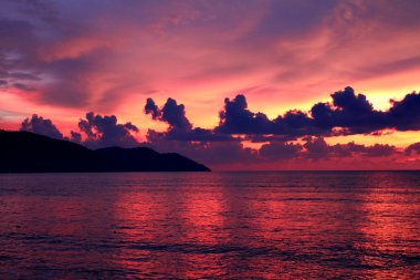 Penang, Malaysi gün batımında dramatik deniz manzarası