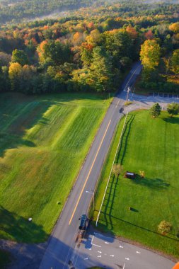 Vermont kırsal üzerinde yüzen bir sıcak hava balonu bir havadan görünümü