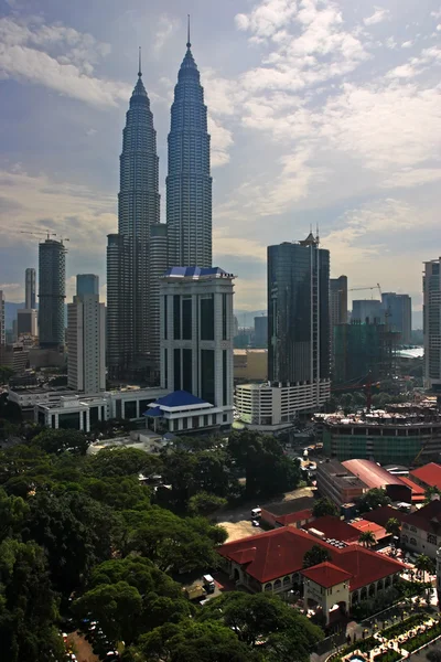Башни-близнецы Petronas в Куала-Лумпуре, Малайзия . — стоковое фото