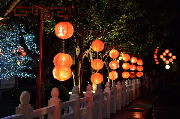 Lindas lanternas à noite — Fotografia de Stock