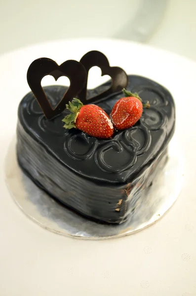 초콜릿 케이크에 생일 양초 — 스톡 사진