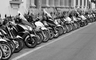 Otopark, İtalya Roma Nisan 2016 yılında motosiklet