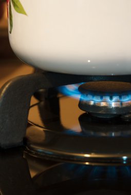 bir gaz yakıcı pan