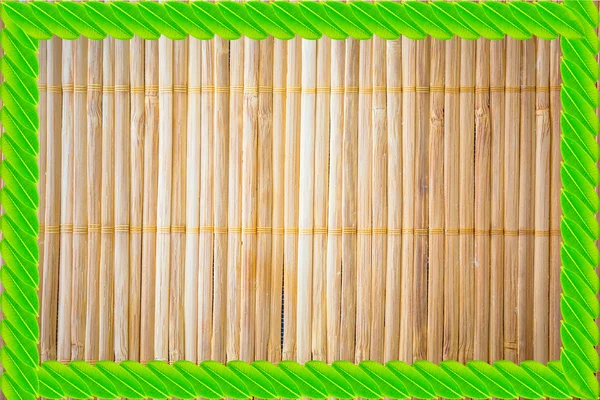 Söm mönster av trä med gröna blad ram på vit bakgrund — Stockfoto