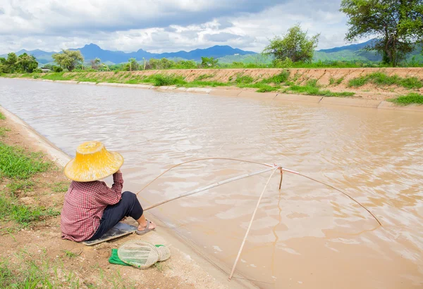 Рыбалка у реки на севере Таиланда Лицензионные Стоковые Фото