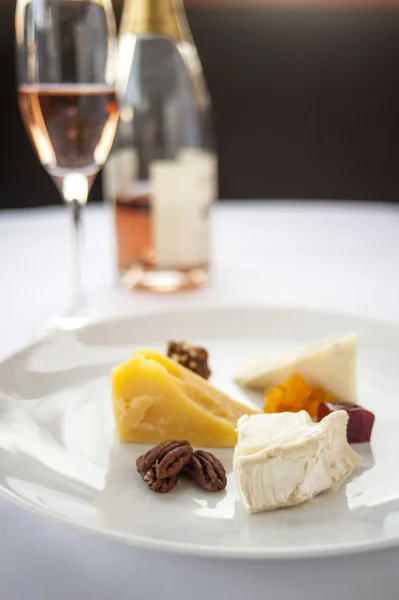 Peynir ve meyve meze tabağı