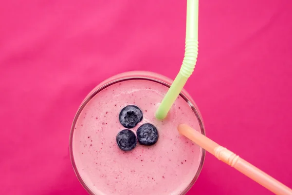 Pembe Berry güler yüzlü