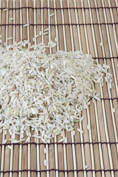 pişmemiş kahverengi pirinç