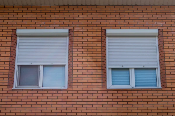 bir evin plastik pencere