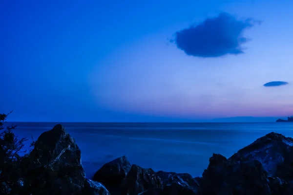 Nuages du soir sur la mer — Photo