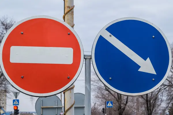 Yol işaretleri portre