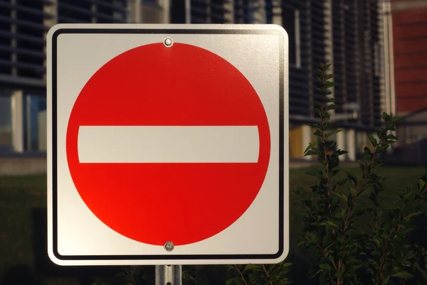 Ne pas entrer dans le feu du soir panneau de signalisation — Photo