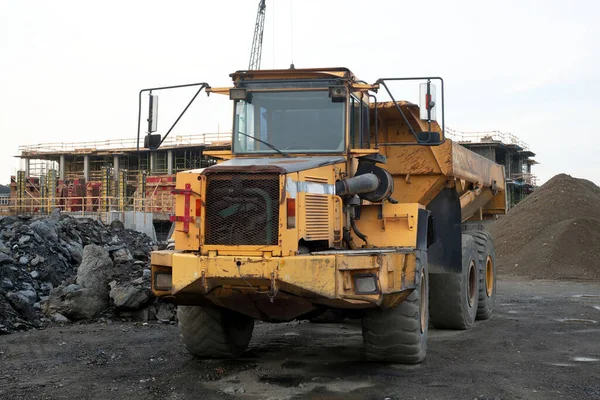 建設ダンプトラック大型産業機械重い黄色の装置 — ストック写真