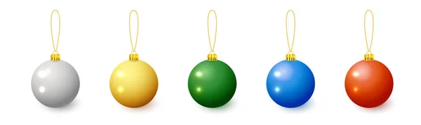 多色圣诞球，雪效设置。白色背景的圣诞玻璃球。假日装饰模板. — 图库矢量图片