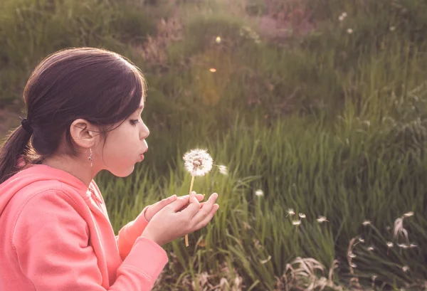 Hareket eden bir genç kız portresi