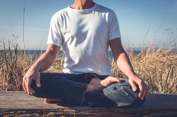 Hombre pacífico del yoga — Foto de Stock