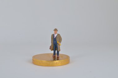 İşadamı sikke yığını üstünde