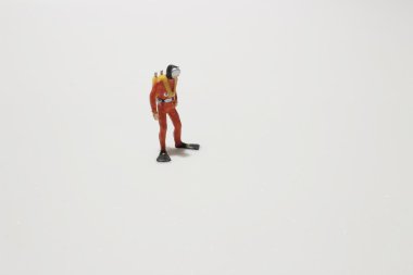  Dalgıçlar meşrubat kutuları keşfetmek