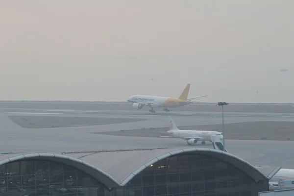 Widok z lotu ptaka na Hong Kong lotnisko. — Zdjęcie stockowe