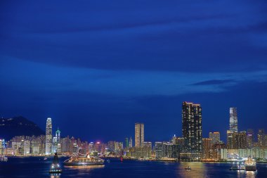 Geceleyin Hong Kong silueti