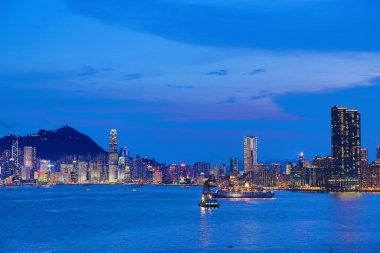 Geceleyin Hong Kong silueti