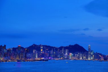 Geceleyin Hong Kong silueti