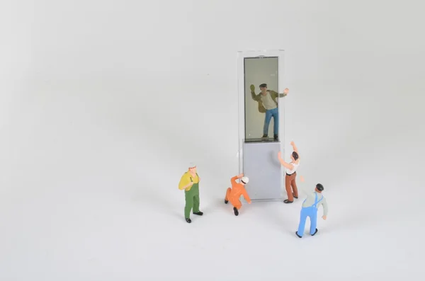 Malutki miniatura rzemieślników pracujących razem — Zdjęcie stockowe