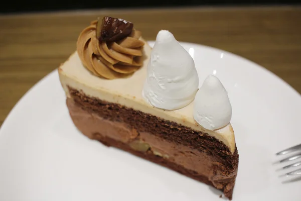 栗子巧克力慕斯蛋糕 — 图库照片