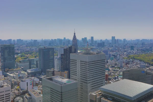 东京市中心的街道新宿摩天大楼 — 图库照片