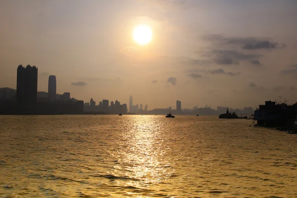 Panorama Hongkongu o zachodzie słońca. — Zdjęcie stockowe