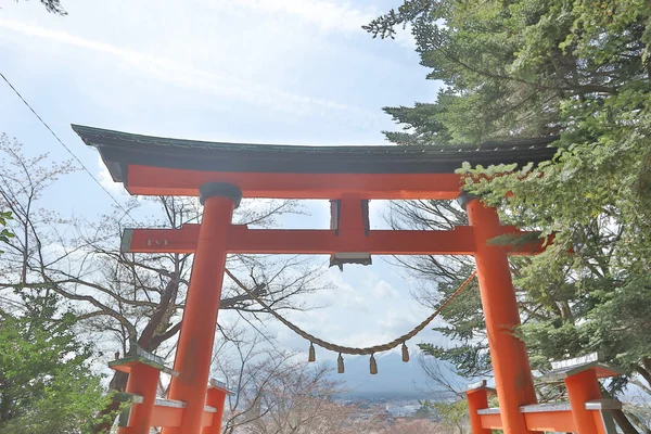 Ворота до stairway пагода chureito, — стокове фото