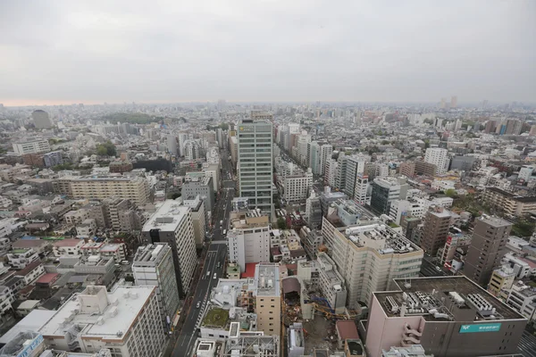 Shinjuku bölgesinde modern mimarinin havadan görünümü