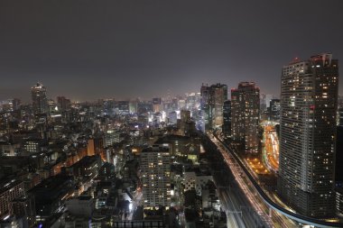 Dünya Ticaret Merkezi'nden görüldüğü gibi Güney Tokyo siluetinin