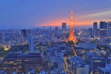 Dünya Ticaret Merkezi'nden görüldüğü gibi Güney Tokyo siluetinin