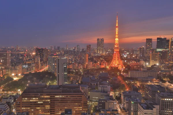 Dünya Ticaret Merkezi'nden görüldüğü gibi Güney Tokyo siluetinin