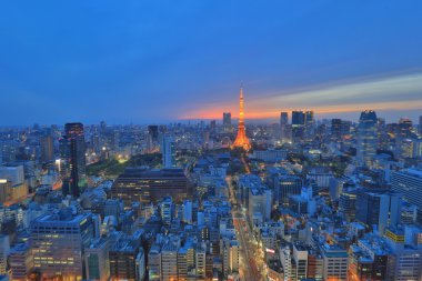 Dünya Ticaret Merkezi'nden görüldüğü gibi Güney Tokyo siluetinin