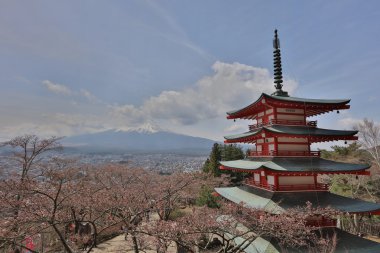  MT Fuji Chureito Pagoda arkasından 2016 görüntülendi.