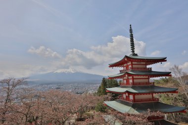  MT Fuji Chureito Pagoda arkasından 2016 görüntülendi.