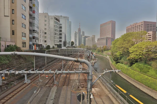 Cercanías en la plataforma de la estación de Ochanomizu — Foto de Stock