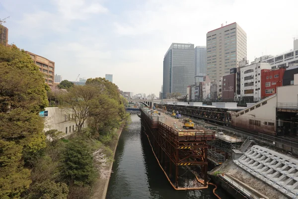 御茶ノ水駅のプラットフォームで通勤中 — ストック写真