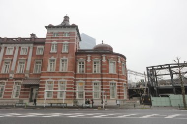  Tokyo İstasyonu ve Marunouchi iş merkezleri.