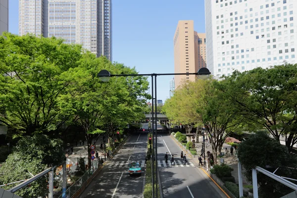 Cruzando la calle en Shinjuku — Foto de Stock