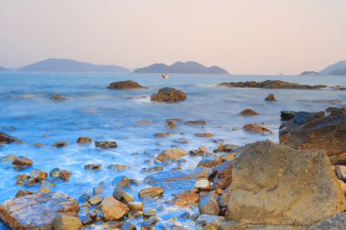 Bağlantı noktası barınak kıyısında taş