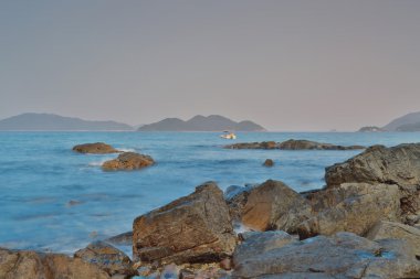 Bağlantı noktası barınak kıyısında taş