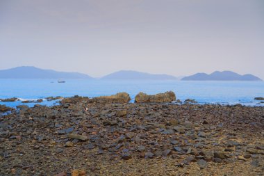 Bağlantı noktası barınak kıyısında taş