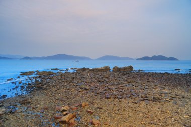 Bağlantı noktası barınak kıyısında taş