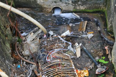 çok önemli plastik ve çöp kirliliği